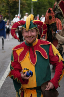 Vojta jako šašek v průvodu Znojemského historického vinobraní,