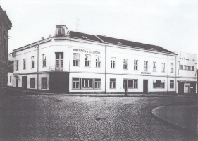 Občanská záložna a restaurace, dnešní hlavní budova gymnázia. zdroj: archiv GMK