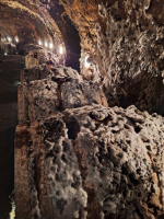 Sudy s tokajským vínem ve sklepech Vinařství Ostrožovič jsou porostlé ušlechtilou plísní