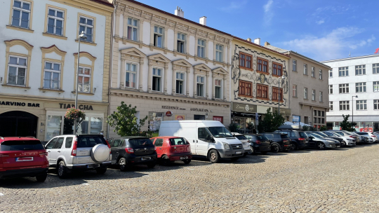 Na Horním náměstí se mění pravidla parkování. Znojmo plní další z podnětů podnikatelů.
