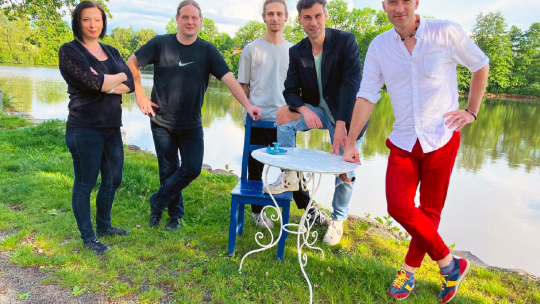 Kupodivu a Onen svět zahrají Na Věčnosti