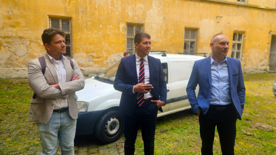 Zmatek kolem hotelu v Louce: Město mluví jinak než investor