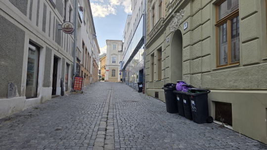 Muž ve Znojmě napadl ženu, která ho odmítla pustit do domu. Skončil ve vazbě
