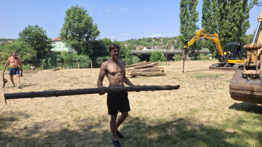 Rušno pod sedlešovickým mostem. Začala obnova mola na Dyji