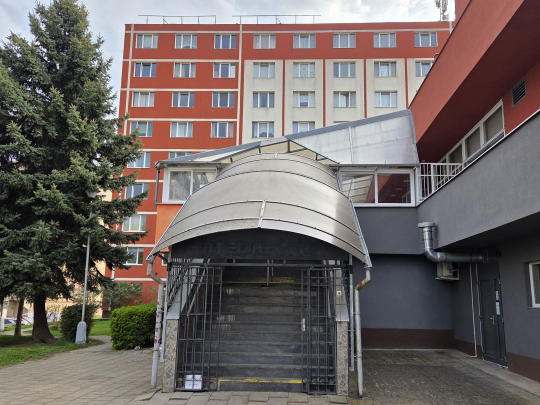 Kriminalisté vyšetřují brutální vraždu na ubytovně ve Znojmě