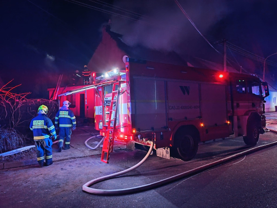 Požár střechy rodinného domu v Jaroslavicích způsobil škodu 3 miliony korun