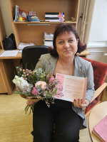 Ladislava Rivolová se pochlubila nejen kyticí, ale i dopisem od svých studentů. „Z celého srdce vám gratulujeme. Je to krásné potvrzení toho, že svou práci děláte s nadšením, trpělivostí a obrovským srdcem,“ píšou v něm.