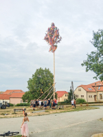 Instalace májky v Mašovicích. foto: archiv Tomáše Šoby