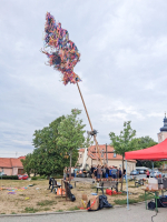 Instalace májky v Mašovicích. foto: archiv Tomáše Šoby