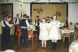 Martina Preissová, zcela vpravo, se souborem zpívala do roku 1996.