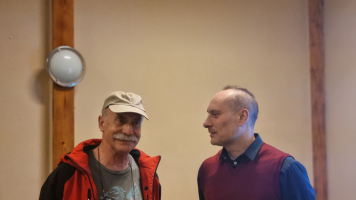 Starosta Znojma František Koudela (vpravo) při debatě s občany.