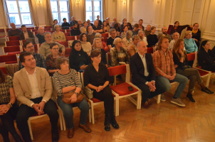 Zájemci o přednášku obsadili většinu míst v horním sále Znojemské Besedy. foto: -MEM-