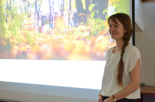 Blanka Javorová, obřadnice ze spolku Ke kořenům a spoluzakladatelka přírodního hřbitova Les vzpomínek.