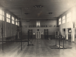 Tělocvična sokolovny před přestavbou v roce 1936. foto: Státní okresní archiv Znojmo
