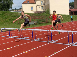 a8af6bdb-zak-ondrej-martinek-v-behu-na-200m-prekazek.jpeg
