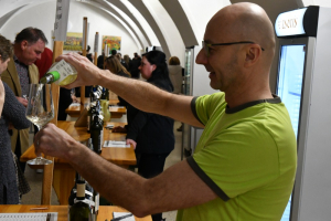 Vybrat vzorek a za chvíli se již může koštovat.