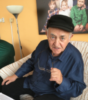Za Liborem Plíškem odjakživa stávala - ostatně jako za každým pořádným chlapem, který to někam dotáhl - jeho žena Marie. Tento snímek však zůstává dokladem, že nastala doba, kdy za ním stojí i jeho vnoučata v pozadí. Vojtěch, Marie a Václav.