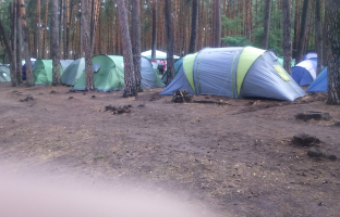 c2305770-stanovy-tabor-v-lese.jpeg