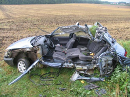 Dopravní nehoda z roku 2010 při níž zahynul devatenáctiletý mladík; foto: Policie ČR