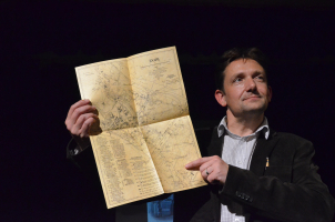 Přílohou knihy je reprodukce plánu Znojma z roku 1902. Jediný známý exemplář se nachází ve Státním archivu Vídeň. foto: -MEM-