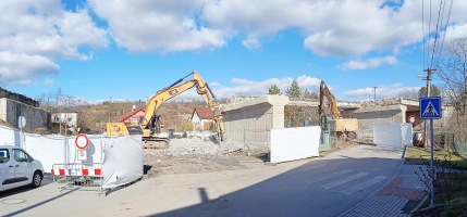 Stará mostní konstrukce v Dobšicích je už odstraněna. foto: -stano-