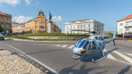 Americký vrtulník omylem přistál na Mariánském náměstí