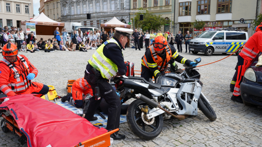 Den bez úrazu ve Znojmě ukázal dětem práci záchranářů, hasičů i policistů