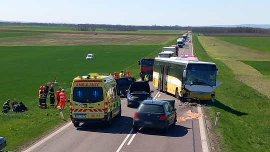 Hromadná nehoda u Oleksovic: devět zraněných, příčinou mohla být nepozornost