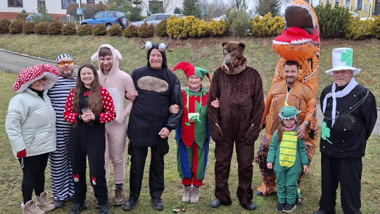 Vevčice zkrášlili veleještěr s dinosauřím miminem