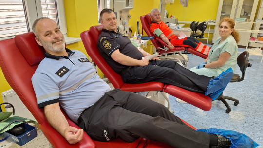 Znojemští policisté, hasiči a záchranáři společně darovali krev