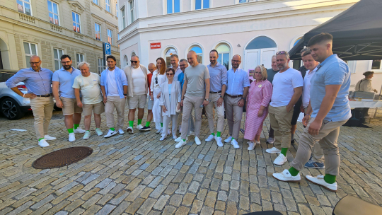 „My prostě víme, jak to udělat.“ Znojemské SPOLU vykročilo do kampaně se zelenými ponožkami v bílých teniskách