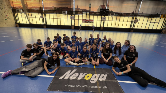 Nevoga a volejbal: Podpora, která pokračuje i letos