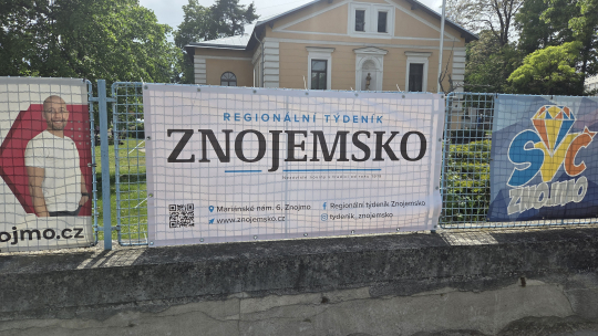 Z plotu SVČ zmizel už druhý banner Znojemska. Redakce se obrací na veřejnost i policii
