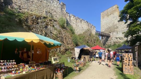 Cornštejn ožije jarmarkem, šermíři i středověkými chutěmi