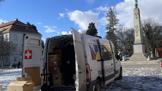 Dodávka naplněná po střechu jela na Ukrajinu