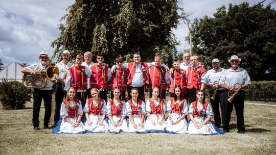 Stošíkovice na Louce zvou na krojovanou pouť: Zapomeňte na diety, vyleštěte střevíce a dorazte 18. a 19. července!