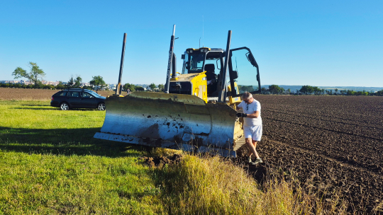 Dokončení cyklostezky Znojmo–Chvalovice se zpozdí, úředníci i projektant přehlédli letiště