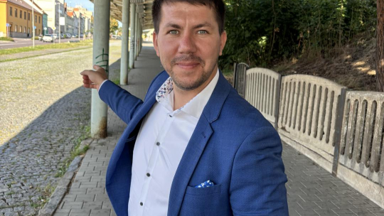 Parkoviště za téměř půl milionu ročně a změna územního plánu. Znojmo uzavírá další smlouvu s developerem Molíkem