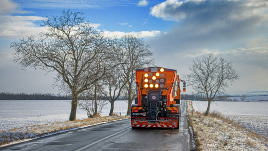 Silničáři použili už přes pět set tun soli během několika hodin