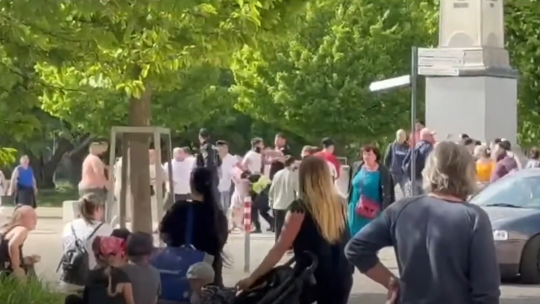 Konflikt dvou romských rodin zaměstnal strážníky ve Znojmě. Policie případ prověřuje jako výtržnictví