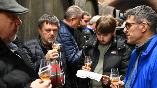 Padlo deset tisíc lahví vína