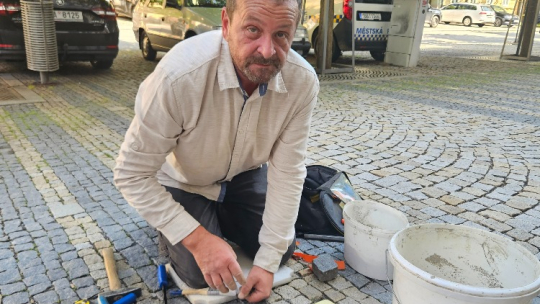 Zapomenutý osud rodiny Wotzilkovy ožívá na chodníku