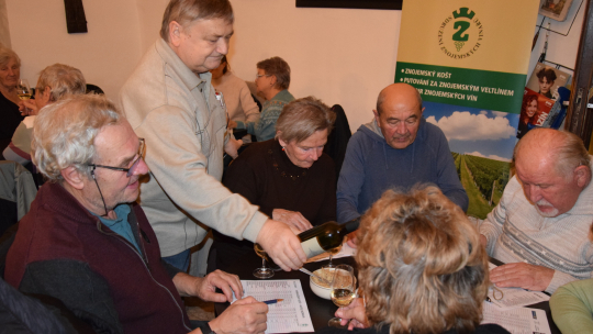 Mikulášského koštu mladých vín se zúčastnily desítky návštěvníků