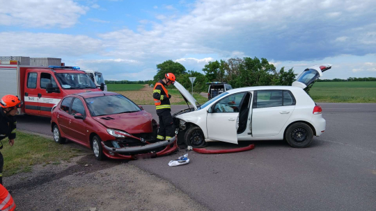 Za Krhovicemi se srazila dvě auta, zranila se žena a dítě