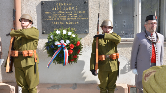 Pamětní desku generála Jiřího Jaroše máme ve Znojmě už třicet let
