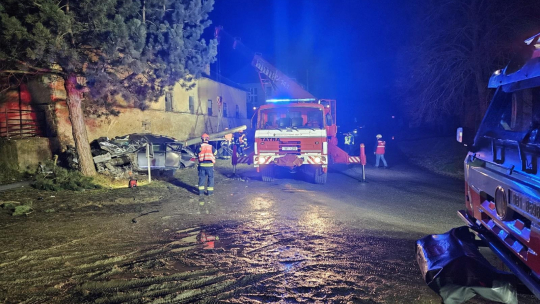 Mladý řidič zemřel po nárazu do sloupů, příčina zůstává nejasná