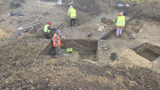 Na trase Lechovice-Pohořelice objevili unikátní hrnčířský areál i bronzové sídliště