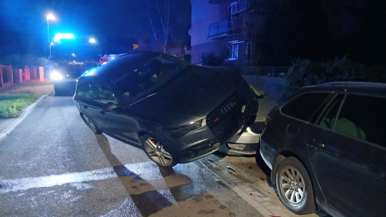 Plyn místo brzdy, smyk i auto na střeše. Pondělí se neslo ve znamení nehod