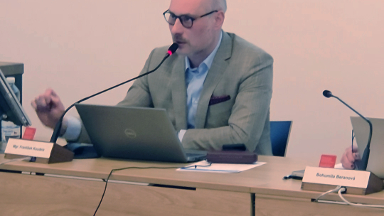 Jen k programu, nebo i k problémům? Jednání zastupitelstva provázel spor o právo mluvit