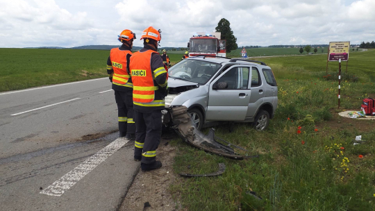 Před Olbramovicemi vyjelo auto mimo komunikaci, u Milíčovic došlo ke střetu dvou vozidel